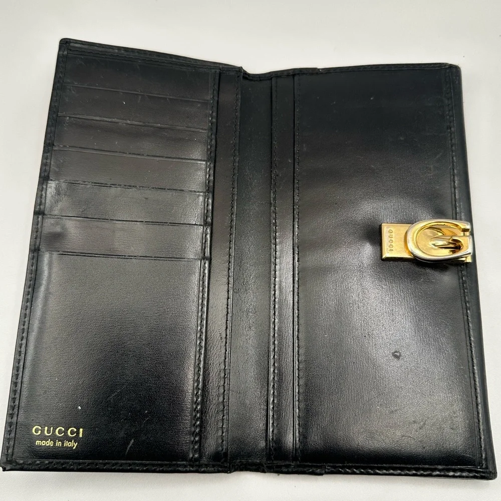 Gucci & Chanel wallet. These are rehab wallet. Please look at the pouch - Picture 8 of 9